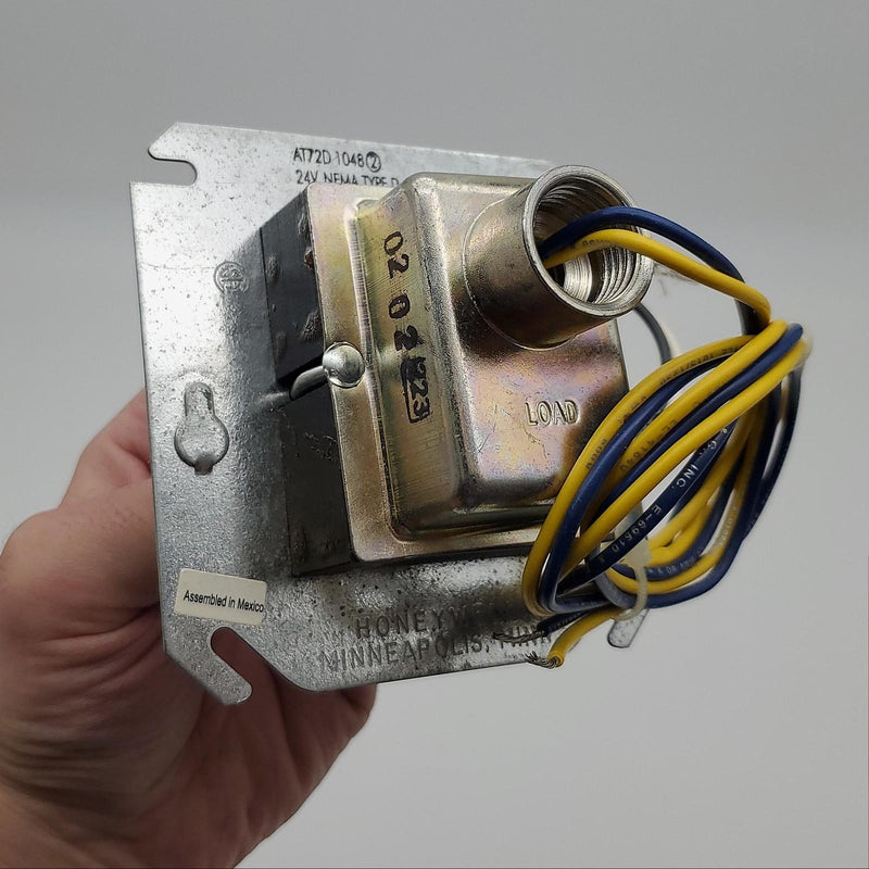 Honeywell AT72D1048 Transformer 120 VAC 4"x4 Plate Mount 1/2" Female Spud 1