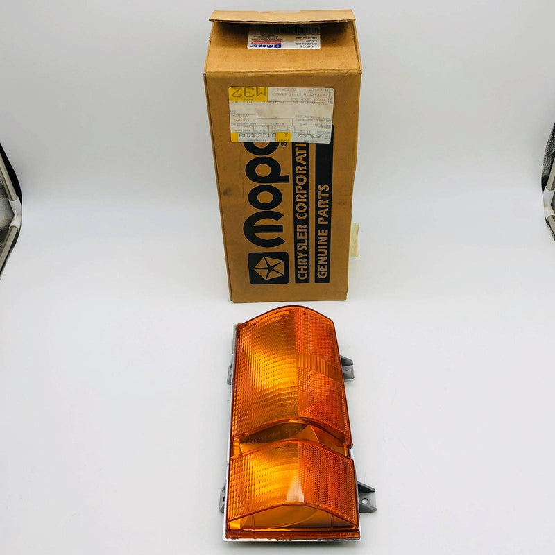 Mopar 4260203 Lamp Side Marker Turn Signal OEM New Old Stock NOS Open 1