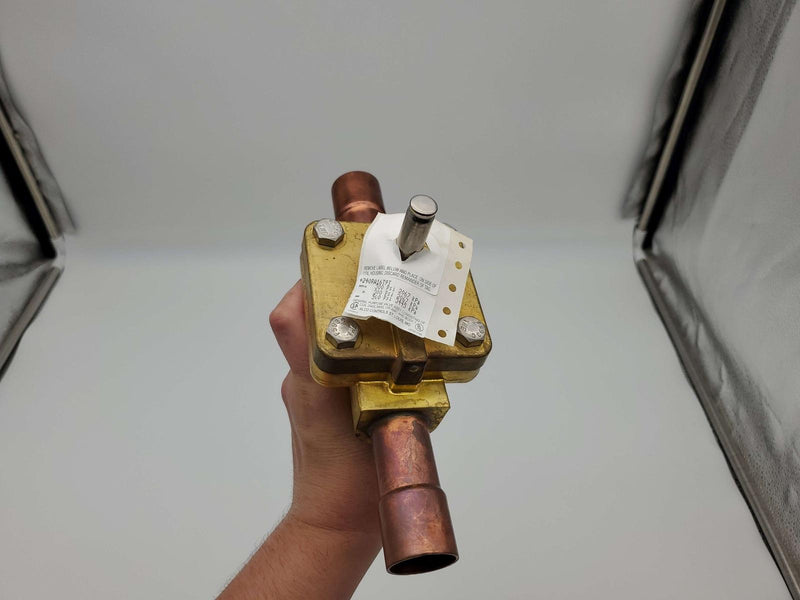 Alco Refrigerant Solenoid Valve 240RA 16T9TVLC 1" Port 1-1/8" Connection 3