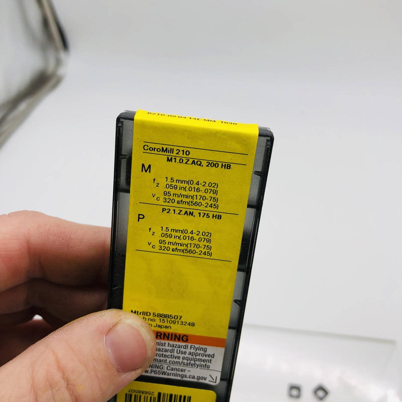 Sandvik R210-09 04 14E-MM 1040 Milling Insert Coro Mill 210 Square 2 Pieces 4