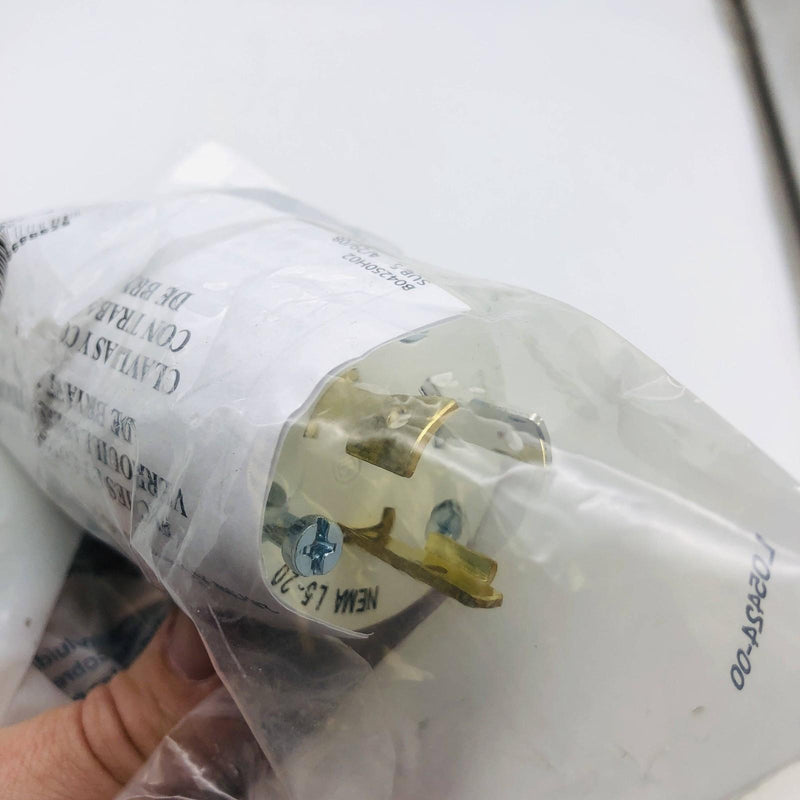 Bryant 70520NP Locking Blade Plug 20A 125 VAC 1-phase 2-pole 3-wire NEMA L5-20 4