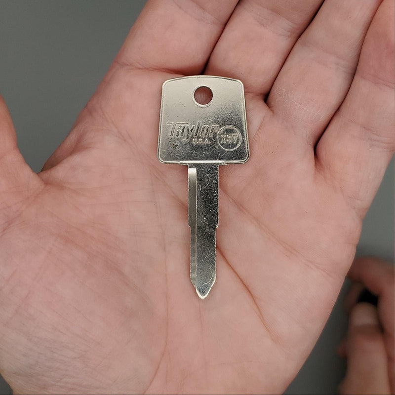 2x Taylor D79W Ilco DT10 Key Blanks Some Vintage Nissan / Datsun Nickel Silver 4