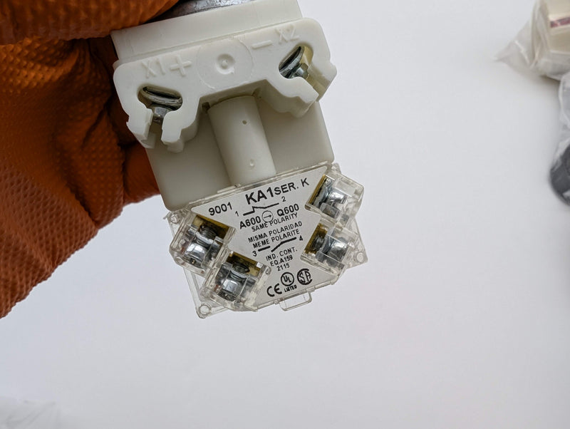 Schneider Electric 9001K2L35RH13 Momentary Pushbutton Switch Red Illuminated