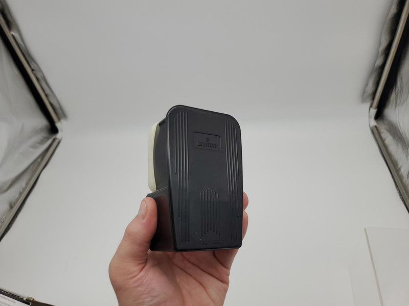 Leviton 9432-P Straight Blade Angle Plug 30 AMP 125/250 Volt 2