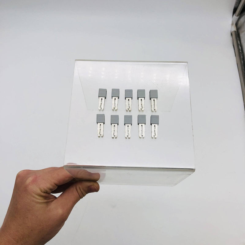 10x WAGO 281-402 Insulated Jumper Adjacent 32Amp 6mm W x 8mm H x 23.7mm D Gray 11