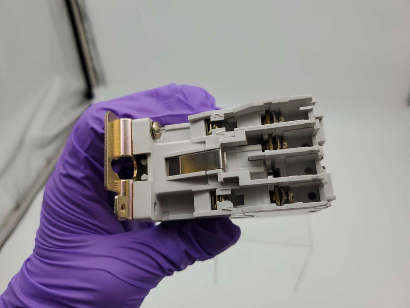 Cutler Hammer CN15AN2 NEMA Size 00 Contactor 9A 110/120VAC Series B1 4