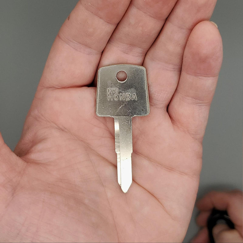 2x Taylor D79W Ilco DT10 Key Blanks Some Vintage Nissan / Datsun Nickel Silver 5
