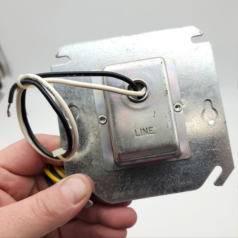 Honeywell AT72D1048 Transformer 120 VAC 4"x4 Plate Mount 1/2" Female Spud 3