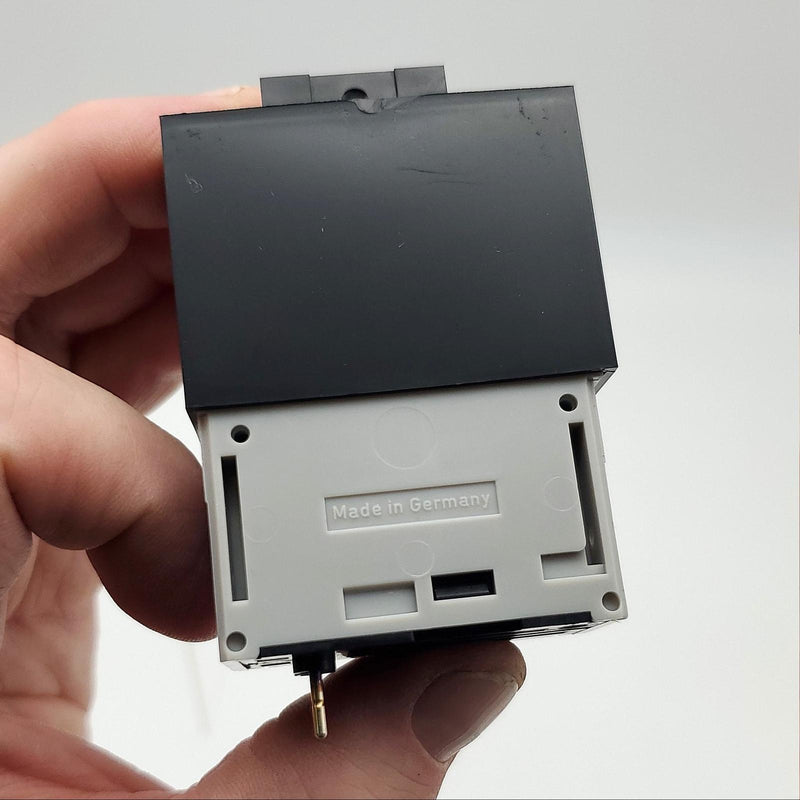 Lisle Metrix F504-65 Frequency Counter 6 Digit 12VDC Panel Mount Used 4