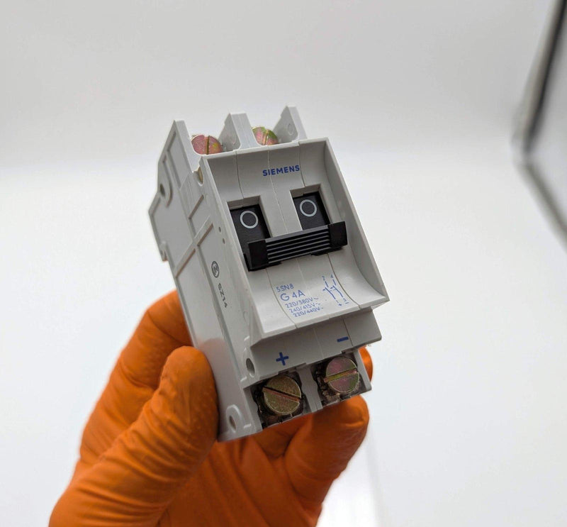 Siemens 5SN8-G4A Circuit Breaker 4A 220 / 240V Double Pole MCCB 1