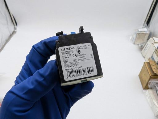 Siemens 3RH1921-1HA11 Auxiliary Switch Block 10A 240V 1 NO 1 NC Contacts 2