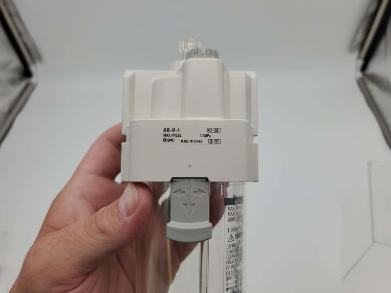 SMC AL40-04-A Lubricator 1/2" RC Inlet & Outlet 1MPa 135 Cu CM Capacity 4