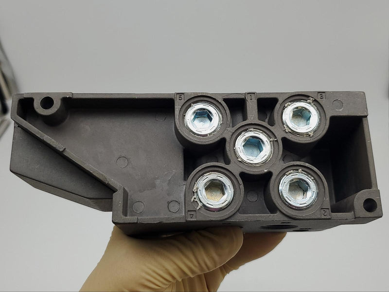 Numatics 203-834 ISO 2 Manifold Base Assembly 1/2" NPTF Side & Bottom Ports 3