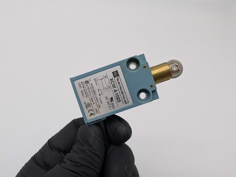 Telemecanique XCM A1023 Limit Switch Roller Plunger 240VAC 10A XCMA1023