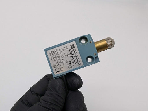 Telemecanique XCM A1023 Limit Switch Roller Plunger 240VAC 10A XCMA1023 2