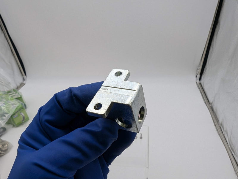 IFM E20951 Mounting Cube for Aluminum Profiles M10 Thread Diecast zinc 2