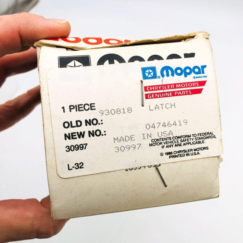 Mopar 4746419 Latch w/ Cylinder 4746315 No Key OEM New Old Stock NOS Open 9