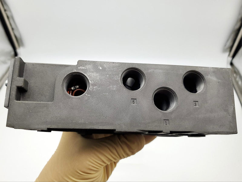 Numatics 203-834 ISO 2 Manifold Base Assembly 1/2" NPTF Side & Bottom Ports 2