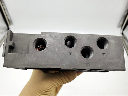 Numatics 203-834 ISO 2 Manifold Base Assembly 1/2" NPTF Side & Bottom Ports 2