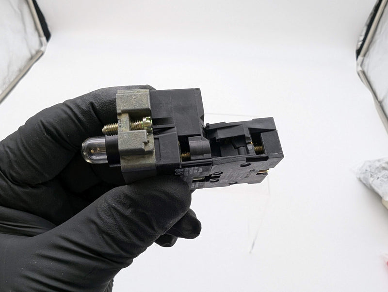 Telemecanique ZB2BW062-24V Push Button Light Module 24V NC BA9s Base