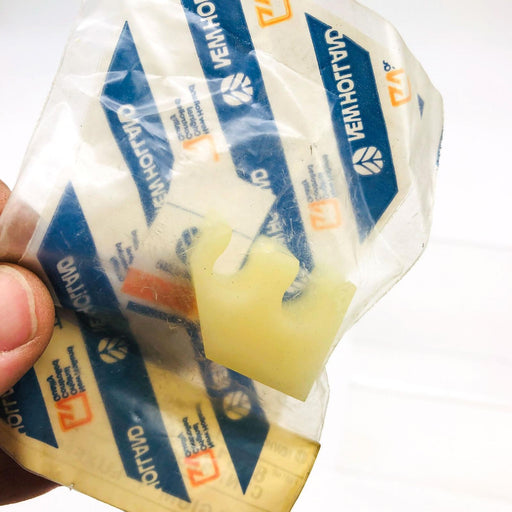 New Holland 81817338 Clamp Holder OEM NOS CNH C7NN3E506B Sealed 2