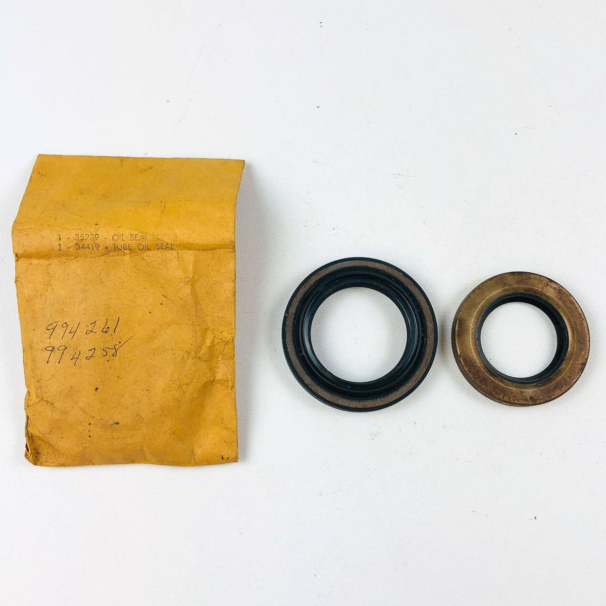 AMC Jeep 994261 Outer Axle Oil Seal 994258 Dana 44 Inner Axle Seal OEM ...
