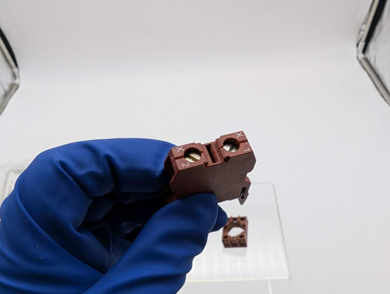 Siemens 3SB1300-2A Lampholder w/ BA9S Miniature Bulb Holder 250V 2.5W 4