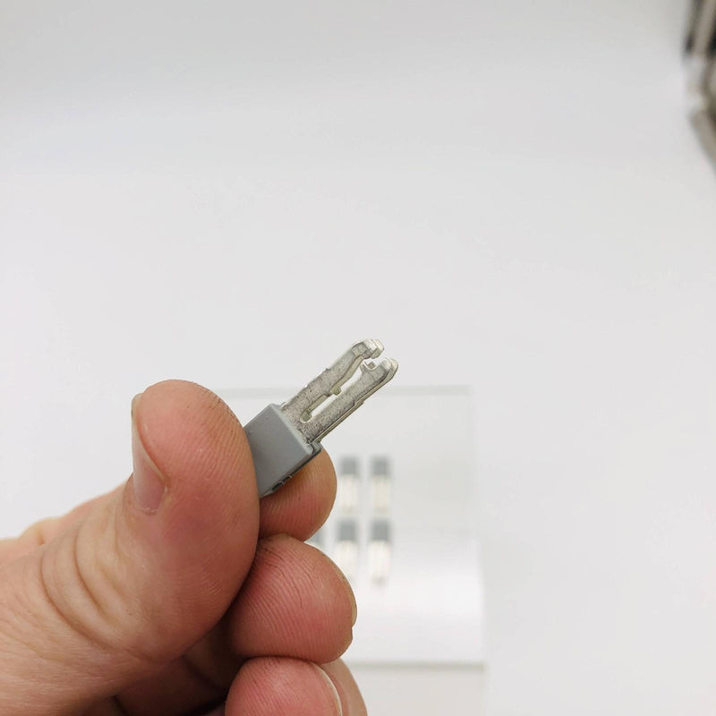 10x WAGO 281-402 Insulated Jumper Adjacent 32Amp 6mm W x 8mm H x 23.7mm D Gray 8