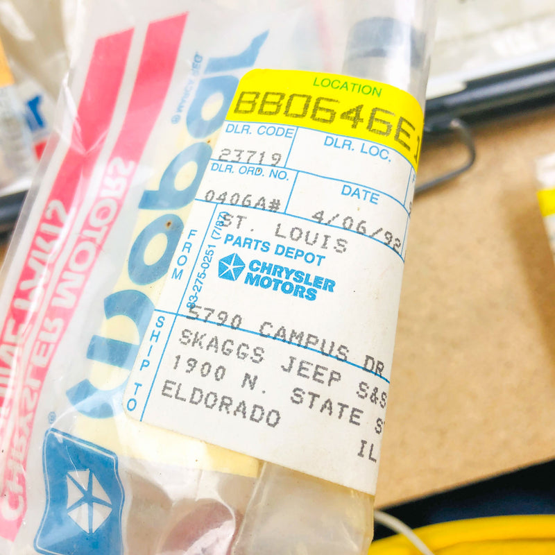 Mopar J4001714 Push Nut Interior Trim OEM NOS 1981-86 Jeep Cherokee Wagoneer 1ct 9