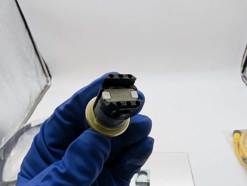 Siemens 3SB35000AA21 Momentary Push Button Switch Red 22mm 3