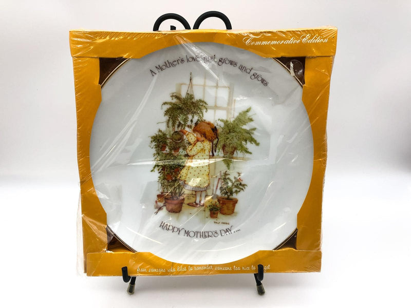 Vintage Holly Hobbie Collector's Plate A Mother's Love Grows Watering Plants 2