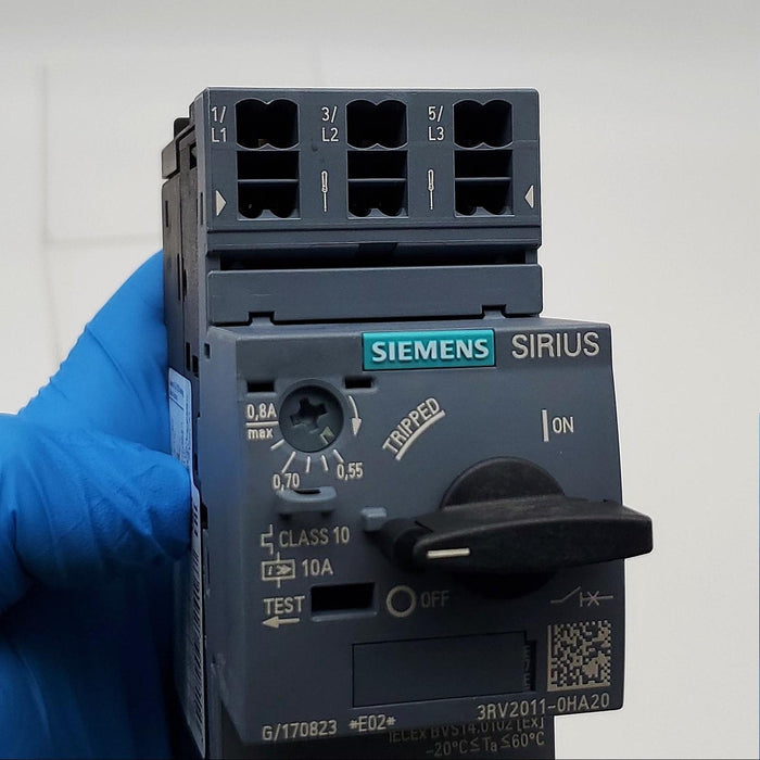 Siemens 3RV2011-0HA20 Circuit Breaker 0.55 - 0.8A 480 - 600V Motor Protection 7