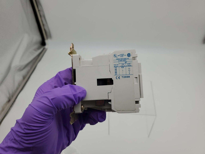 Cutler Hammer CN15AN2 NEMA Size 00 Contactor 9A 110/120VAC Series B1 3