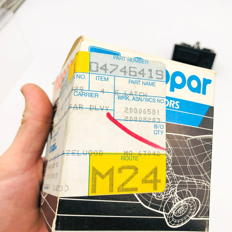 Mopar 4746419 Latch w/ Cylinder 4746315 No Key OEM New Old Stock NOS Open 10