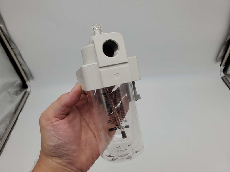 SMC AL40-04-A Lubricator 1/2" RC Inlet & Outlet 1MPa 135 Cu CM Capacity 2