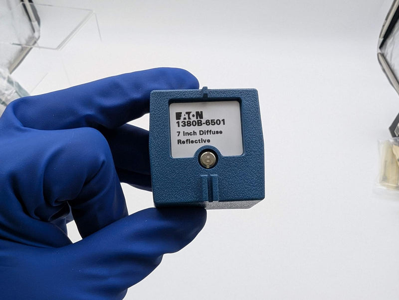 Eaton 1380B-6501 Proximity Sensor Head Right Angle 7" Range 3ms Dark To Light 3