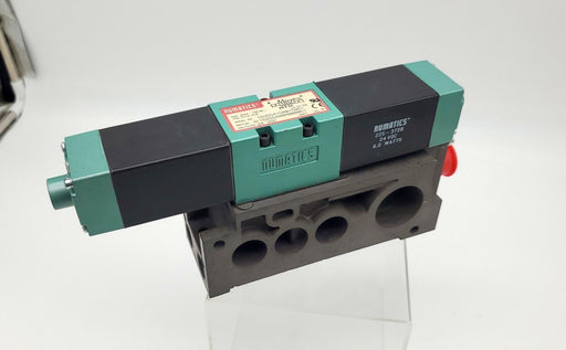 Numatics I532SS415M015W61 Double Solenoid Valve 2 Pos 4-Way 3/8" NPTF Port Base 1