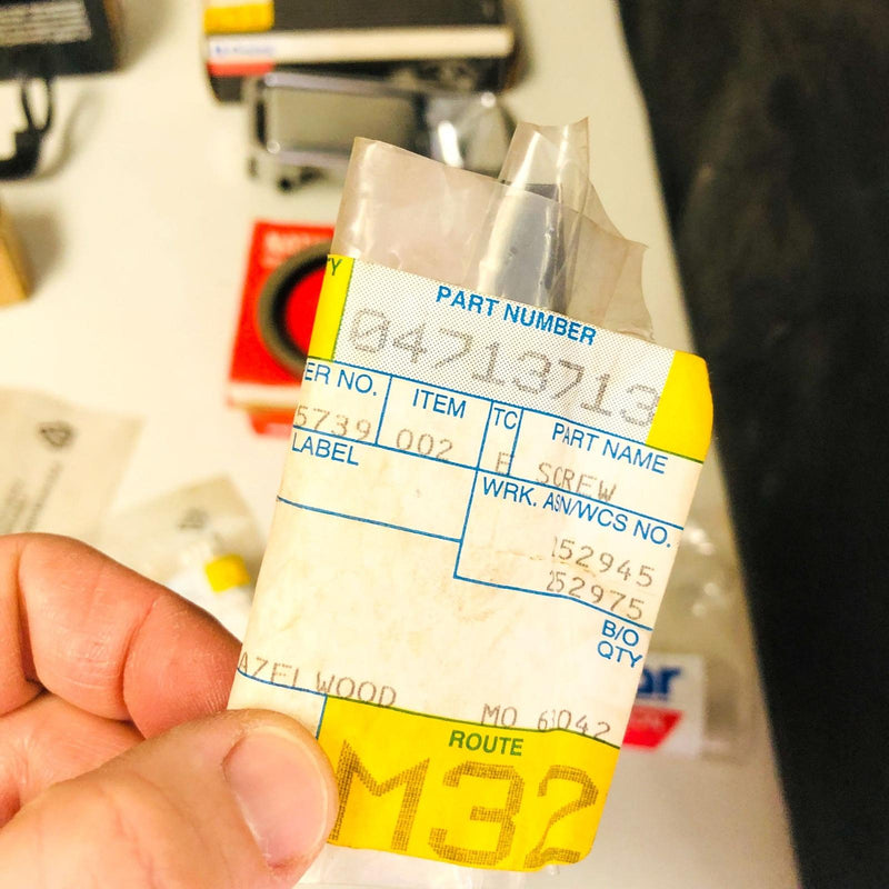 Mopar 4713713 Screw for Fog Lamp Lens OEM NOS 1993 Jeep Grand Cherokee Loose 2