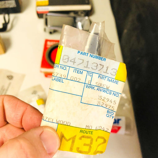 Mopar 4713713 Screw for Fog Lamp Lens OEM NOS 1993 Jeep Grand Cherokee Loose 2