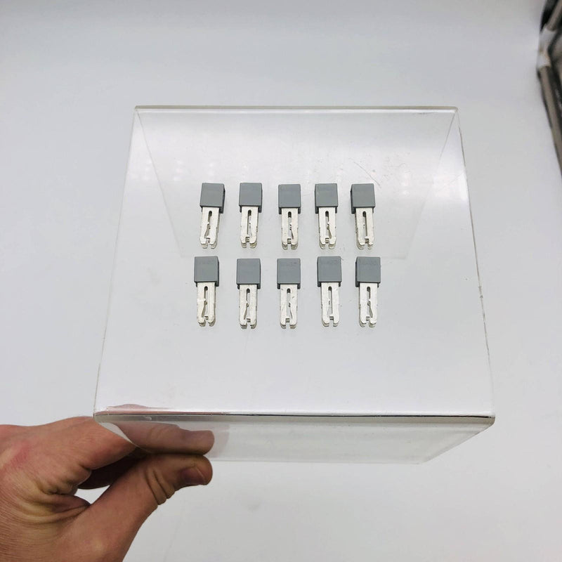 10x WAGO 281-402 Insulated Jumper Adjacent 32Amp 6mm W x 8mm H x 23.7mm D Gray 9