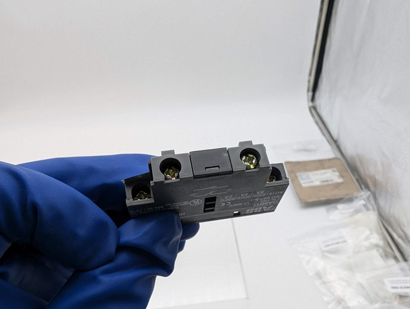 ABB 0A2G11 Auxialiary Contact 16A 600VAC 1NO / 1NC Snap On 4