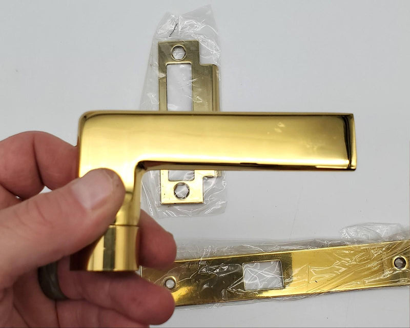 Schlage L9010 Mortise Lock Passage Latch Lever Bright Brass 605 NOS 5