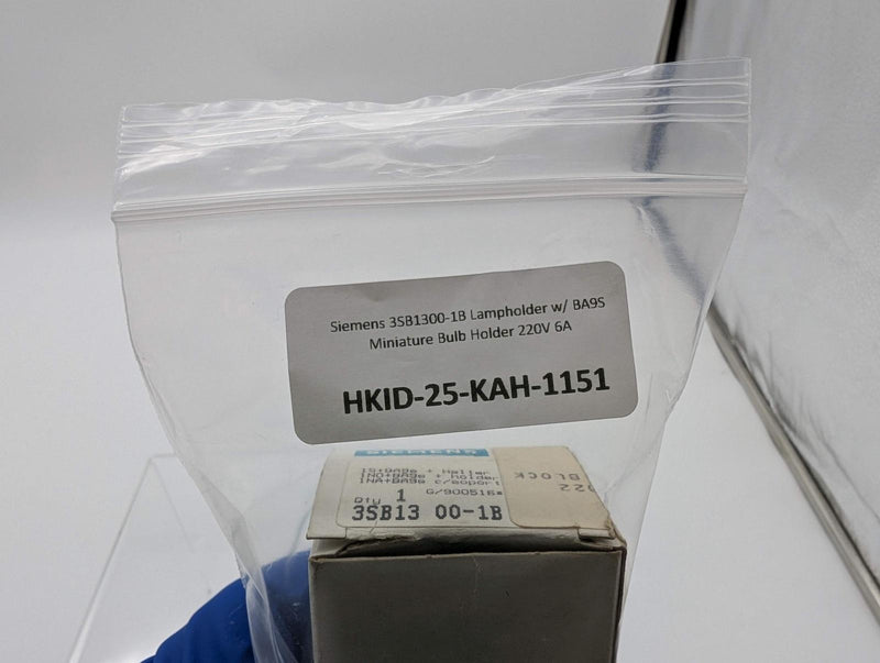 Siemens 3SB1300-1B Lampholder w/ BA9S Miniature Bulb Holder 220V 6A 6