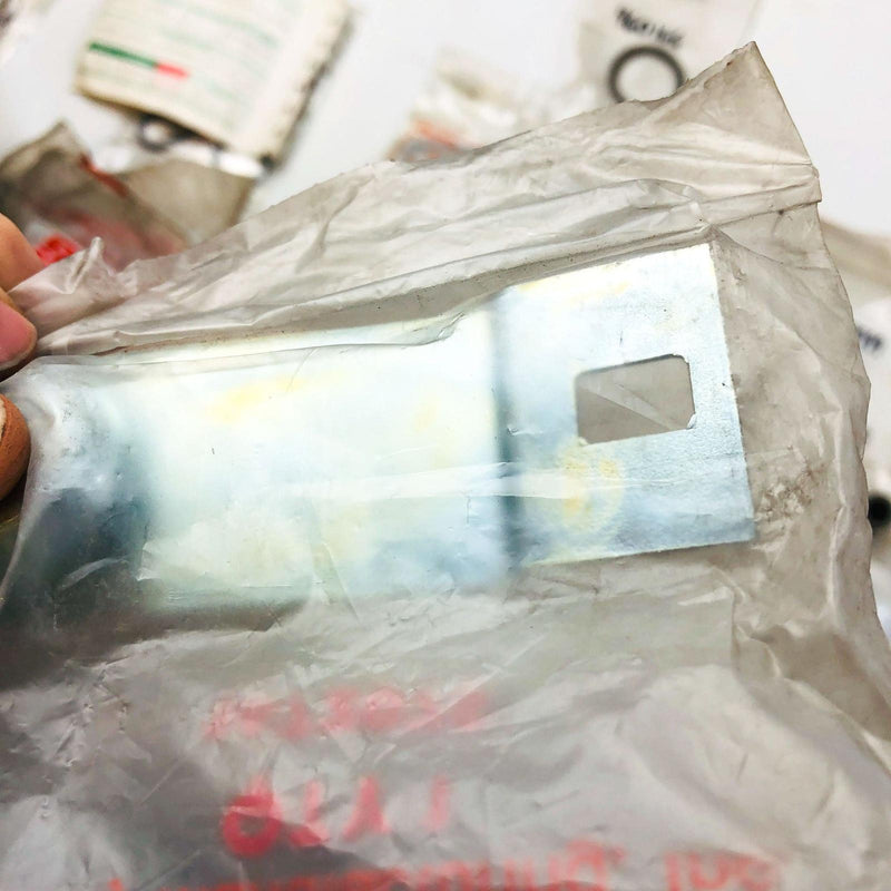 Simplicity 1672075 Latch Button Assembly Seat Deck OEM New Old Stock NOS 2