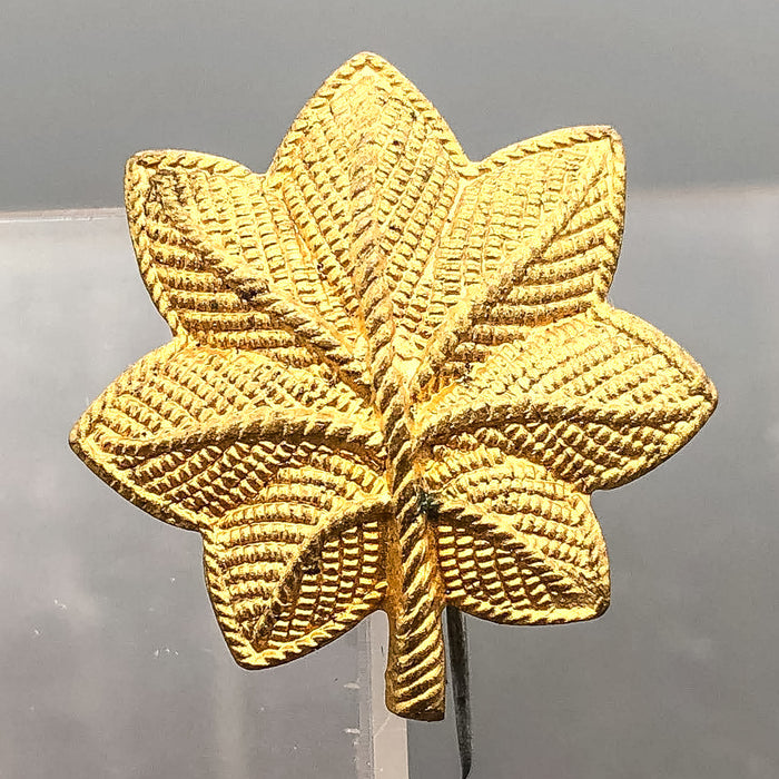 US Army Lieutenant Colonel Major Pin Gold Oak Leaf Overseas 2 Bar Pins Back WW2? 4