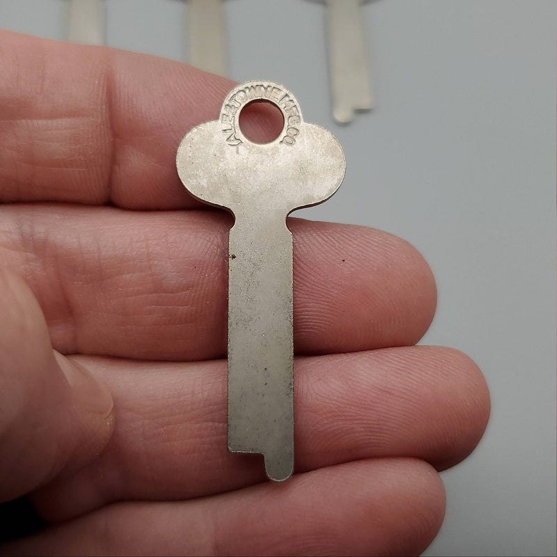 5x Yale R395 Key Blanks Flat Steel Vintage USA Made NOS 2