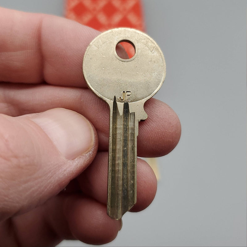 5x Yale RN13 1/2 Key Blanks JE Keyway Nickel Silver 5 Pin NOS 2