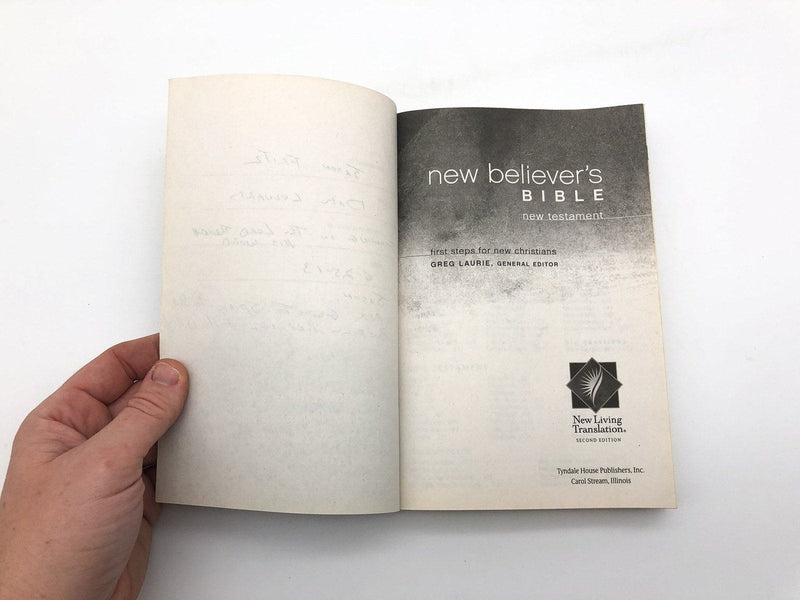 New Believer's New Testament Bible Greg Laurie 2013 Tyndale House Softcover NOTE 7