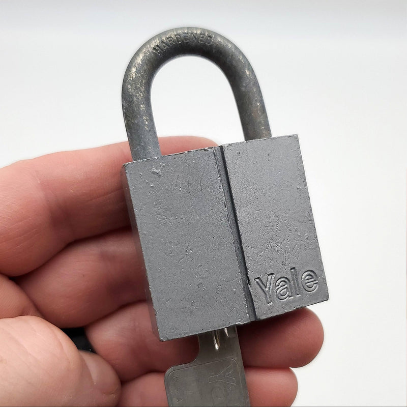 2x Yale Padlocks 7113 Keyed Alike 1" L X 1/4" D Shackle 1.5" Body Vintage NOS