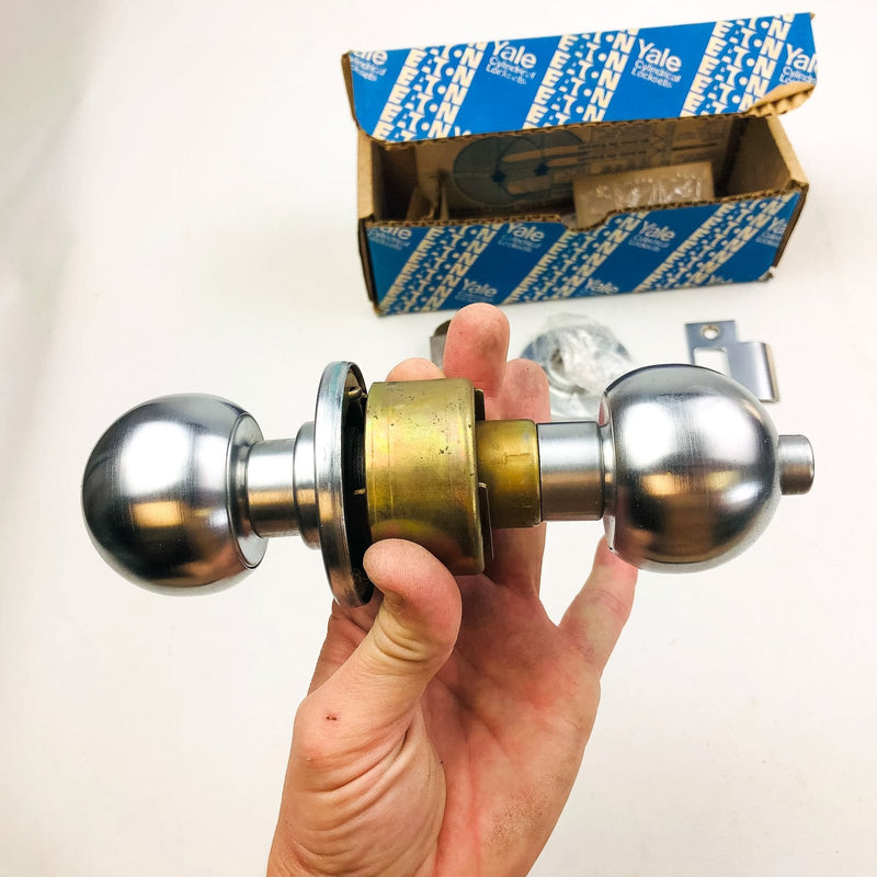 Yale Privacy Door Knob Locking 5302 Copenhagen 380BN US26D Satin Chrome New NOS 5